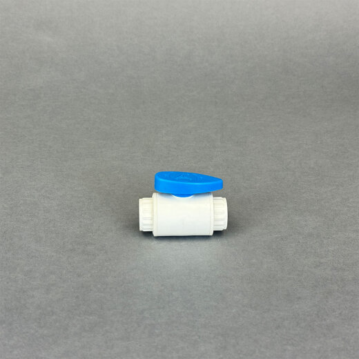 PVC Kugelhahn 20 mm in Weiß/Blau kompakt