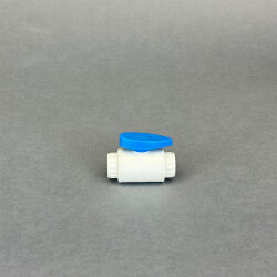 PVC Kugelhahn 20 mm in Weiß/Blau kompakt