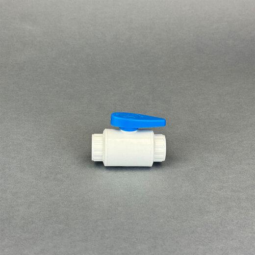 PVC Kugelhahn 25 mm in Weiß/Blau kompakt