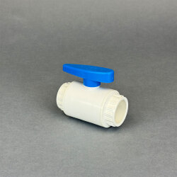 PVC Kugelhahn 40 mm in Weiß/Blau kompakt